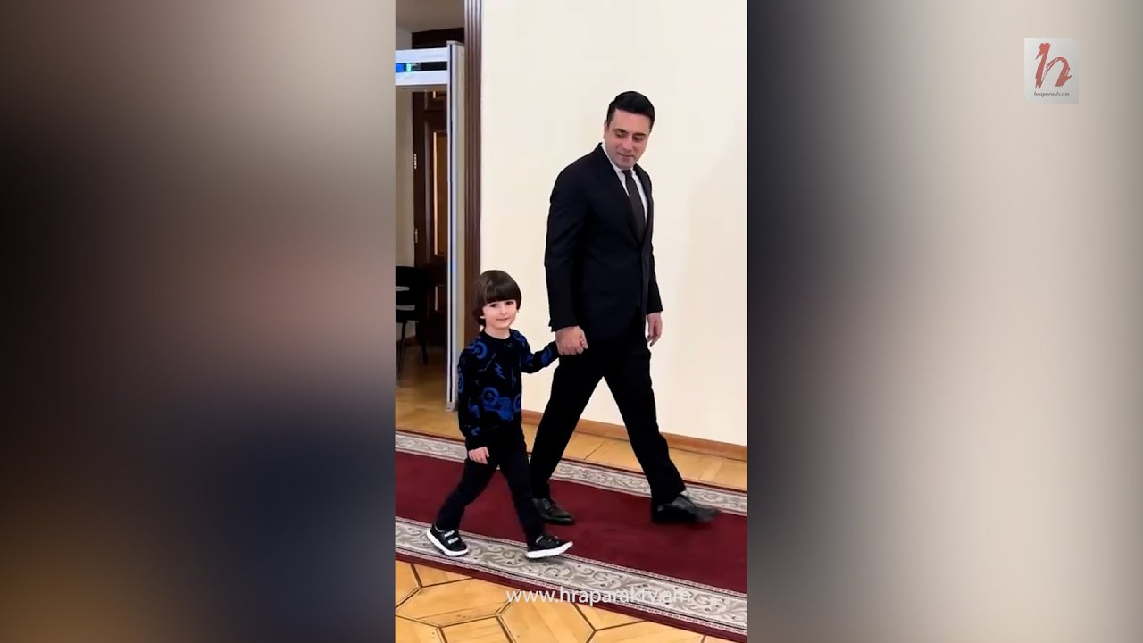 Ալեն Սիմոնյանը որդու հետ շրջել է ԱԺ շենքում