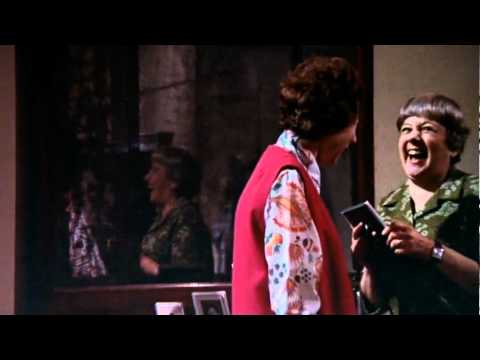 Don't Look Now Original English Trailer