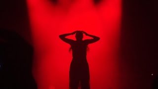 BANKS // Weaker Girl (Live @ Paris) 08.03.17