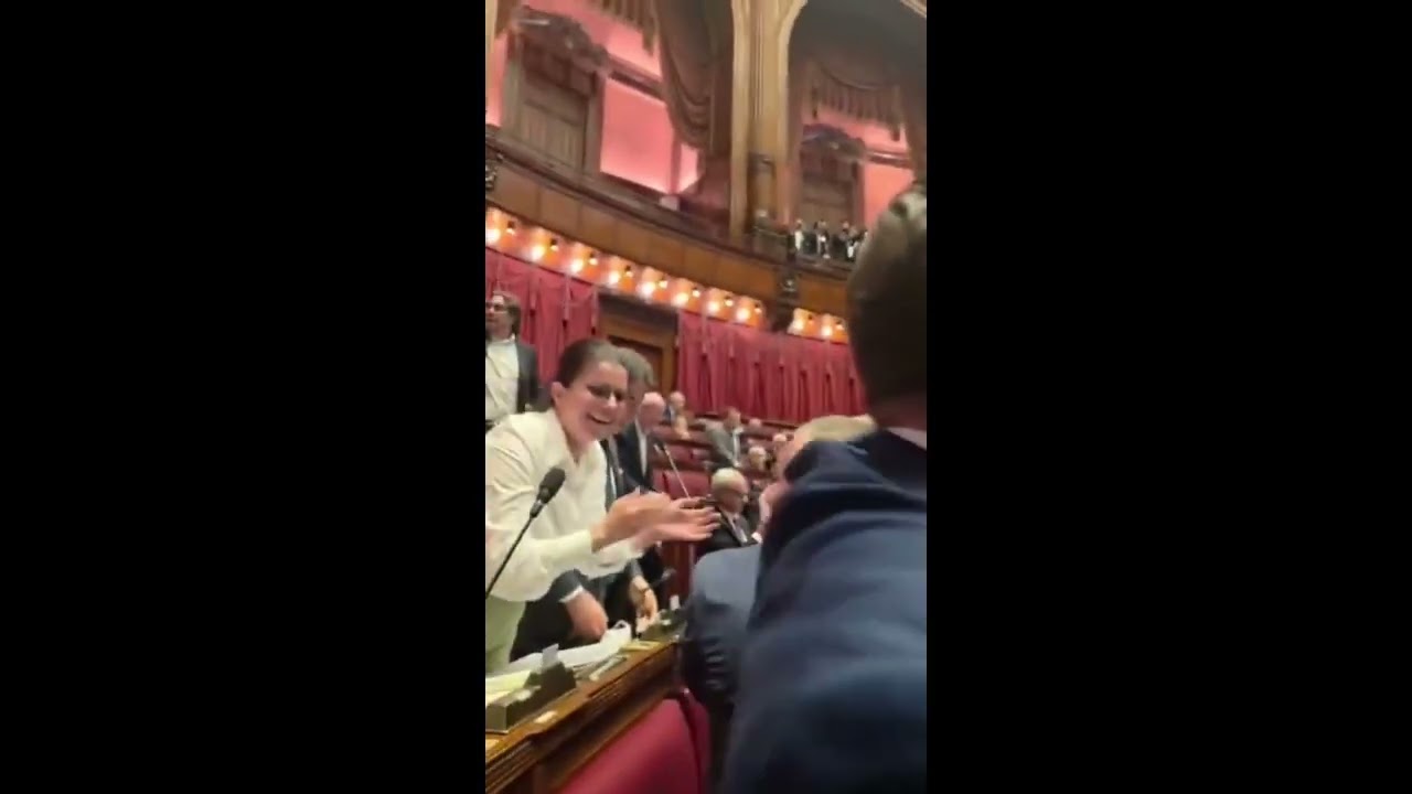 LE OPPOSIZIONI FESTEGGIANO SUL VOTO SULLA LEGGE ELETTORALE