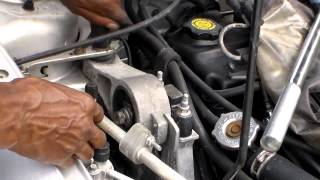 How to install the upper right motor mount, Dodge and Plymouth Neon 2000-2005