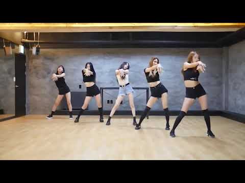 Sunmi dancing to Jennie’s Solo