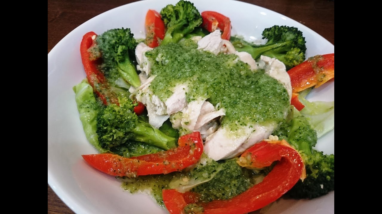 Steamed chiken and vegetables cabbage sause 蒸し鶏と野菜キュウリソースで