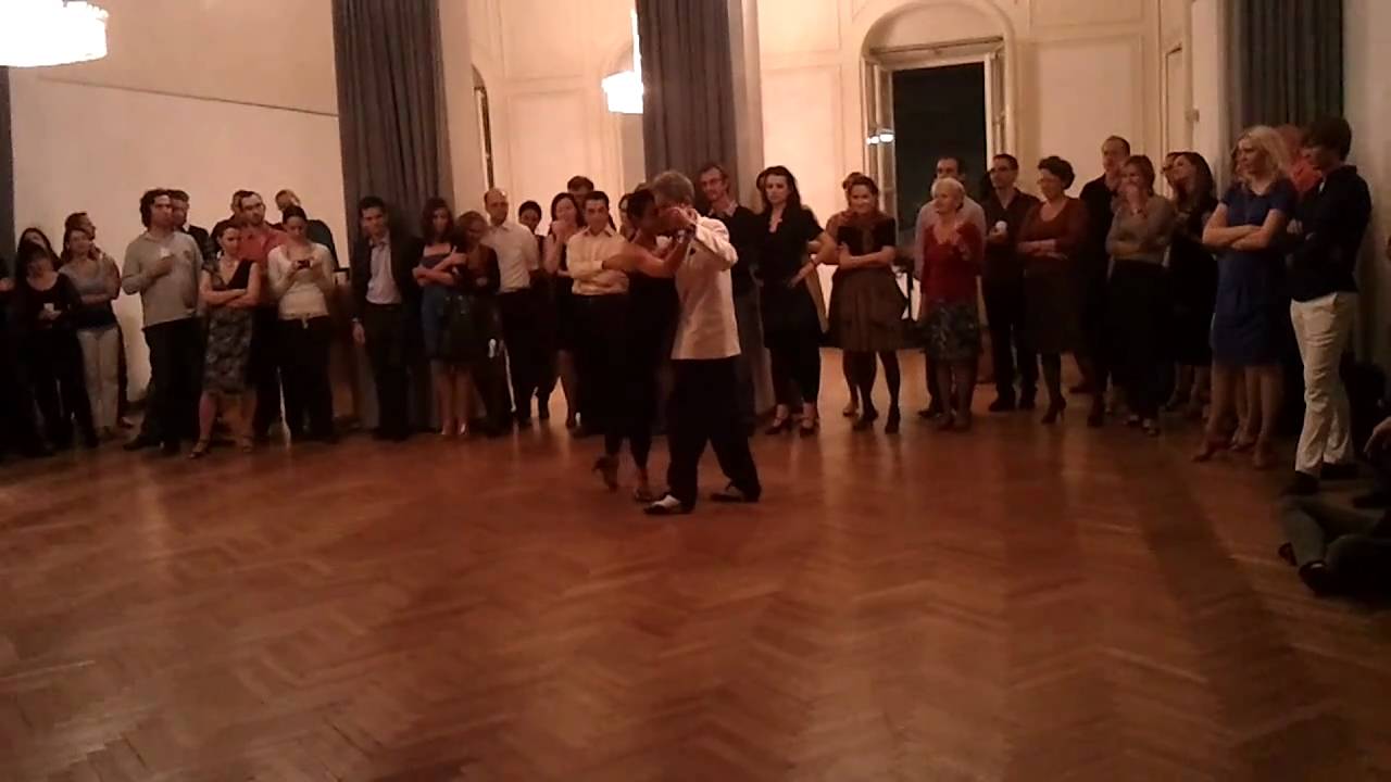 Carlos & Rosa Forte-Berg bailan Maquillaje por Roberto Goyeneche