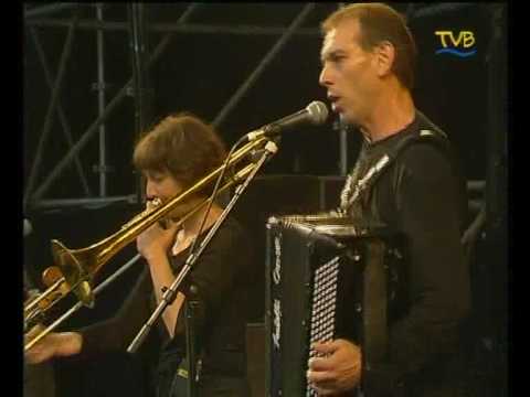 15 Gino  - Tetes Raides - Live Aux Vieilles Charrues - 21 Jullet 2001 Carhaix (Finistère)