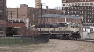preview picture of video 'BNSF 9734 with Flashing Ditch Lights and K5LA! Burlington, IA'