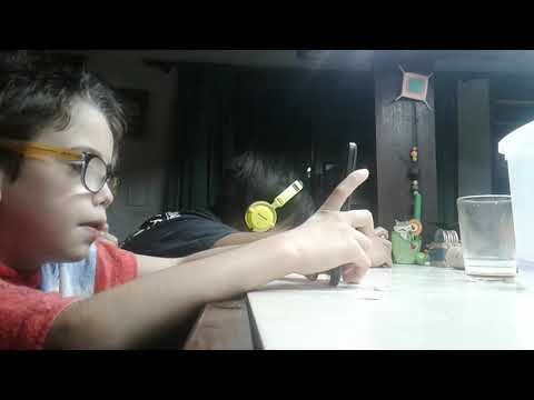 Cortandole el pelo a mi hermano