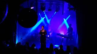 Grace Carter - Silhouette, live, Les Étoiles, Paris, France