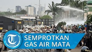 VIDEO: Demo Mahasiswa di DPR Ricuh, Polisi Semprotkan Air dan Tembakkan Gas Air Mata