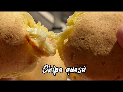Chipa quesu (Chipa mestiza con relleno de queso)
