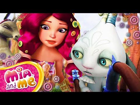 Mia Tries To Help Phuddle Raise The Palace Shields! - Mia and me - Season 2🦄🌈