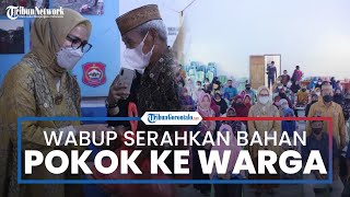 Untuk Mengentas Kemiskinan, Wabup Bone Bolango Serahkan Bantuan Bahan Pokok ke Warga Kurang Mampu