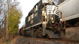 preview picture of video 'Norfolk Southern 2 way meet at Greycourt Junction, New York'