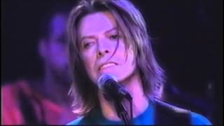 David Bowie – Always Crashing In The Same Car (Live Paris 1999)