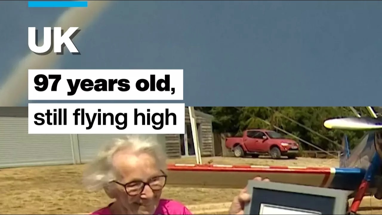 UK: 97-year-old woman breaks her own record for oldest wing walker • FRANCE 24 English