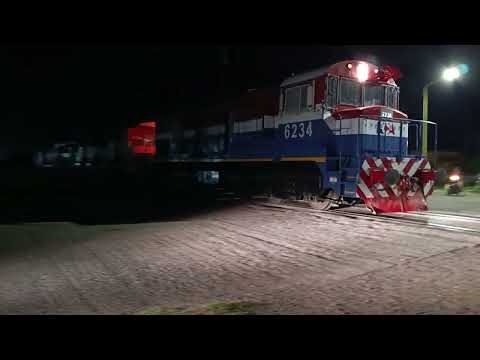 Gaia (6234) con el Tren Químico de N.C.A a su paso por "Beltrán" en plena noche 🚂🇦🇷 🌃..