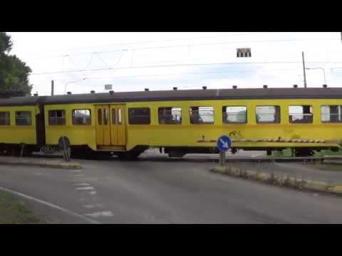 Passaggio a livello con semibarriere di via Contrada - Fornaci / Level Crossing / Passage à niveau