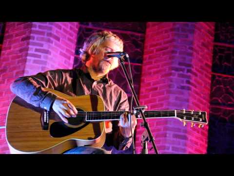 John Bramwell of I Am Kloot sings Blackbird