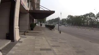 Street in front of New World Beijing Hotel (北京新世界酒店)