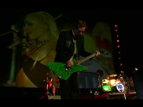 Videoclip de Don't Let Me Down — No Doubt