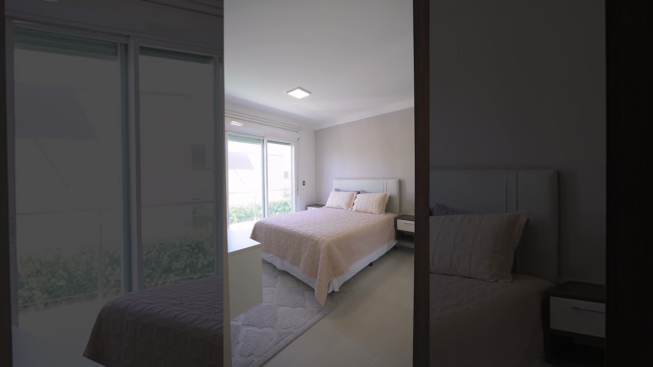 BELÍSSIMA CASA EM CONDOMINIO FECHADO