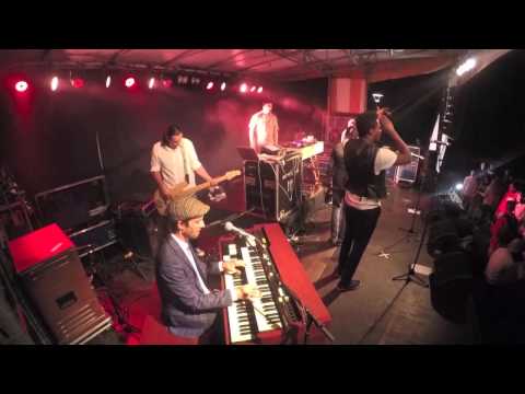 Grand Hammond playin' 'Sing a Simple Song'