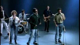 You Keep It All In (Video)