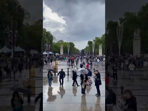 Summer Slight Rain Make The Road Wet in The Buckingham Palace Road