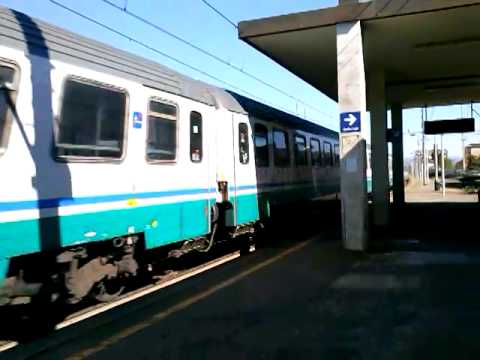Intercity 510 in transito alla stazione di Novi L.