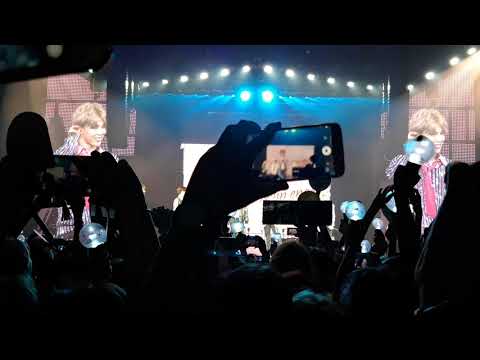181013 BTS + ARMY congratulating Jimin for his birthday! Love Yourself Tour Amsterdam 2018