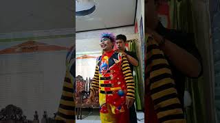 Download lagu Om Badut Persiapan Jadi MC ultah #badut #badutlucu #clown mp3 Download lagu Om Badut Persiapan Jadi MC ultah #badut #badutlucu #clown mp3