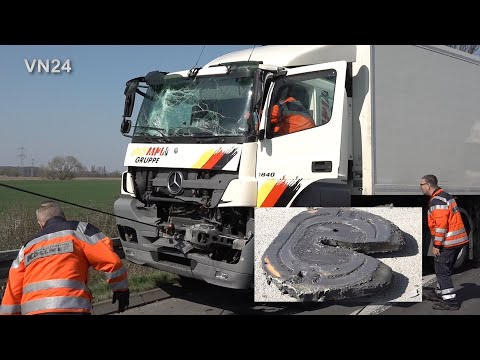 23.03.2022 - VN24 - Sattelplatte reißt nach Unfall von LKW Zugmaschine ab