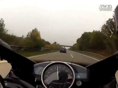 Mercedes Benz Break C63 AMG vs Moto Yamaha R1