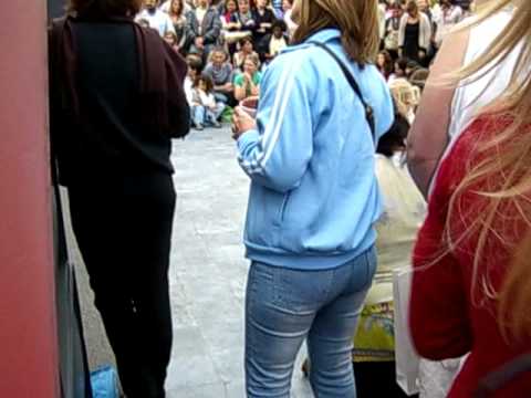 Renton woman's Bum dance at Queen Vic market