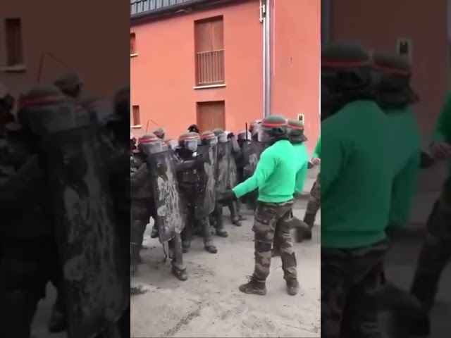 Vídeo relacionado con Escudo protector contra disturbios metálicos de orden público del ejército