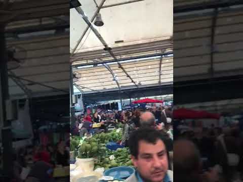 Ekrem İmamoğlu mazbatayı alınca Bostanlı Pazarı'nda alkışlar