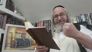 שיעורים קצרים הכנה לאורות ימי הפורים ה'תשפ"ו – ביידיש -11 – אוצר היראה 'תשובת השנה' פורים אות לד' (הרב מוטה פראנק) - התמונה מוצגת ישירות מתוך אתר האינטרנט יוטיוב. זכויות היוצרים בתמונה שייכות ליוצרה. קישור קרדיט למקור התוכן נמצא בתוך דף הסרטון