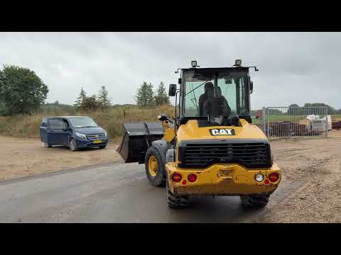 Video: Caterpillar 907H gummihjulslæsser 1