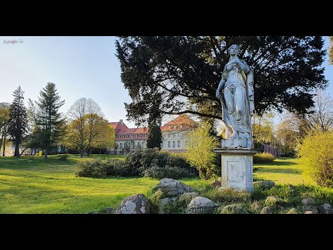 Spaziergang im Schlosspark Karlsburg