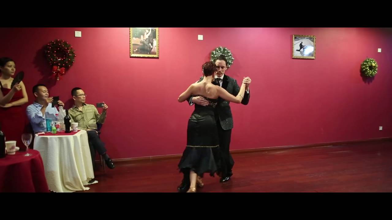 Video thumbnail for Alejandra Gutty y David Palo ( 4 )