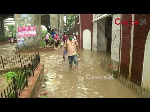 হাঁটু থেকে কোমর পানিতে পথচারীদের নাভিশ্বাস