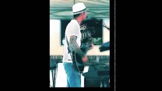 Gregg Sansone Performs "I'm Yours"