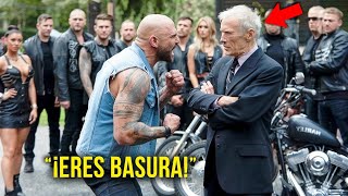 Los Motociclistas Amenazan a Clint Eastwood, Sin Saber Que Tiene Cinturón Negro en Karate!