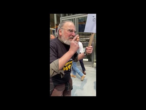 Mandy Patinkin joins Writers Guild strike in New York City