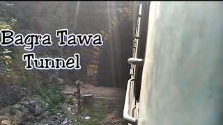 preview picture of video 'दानापुर ऊधना सुरंग में प्रवेश करती हुई, Entering Into Bagra Tawa Tunnel : Danapur Udhna Express'