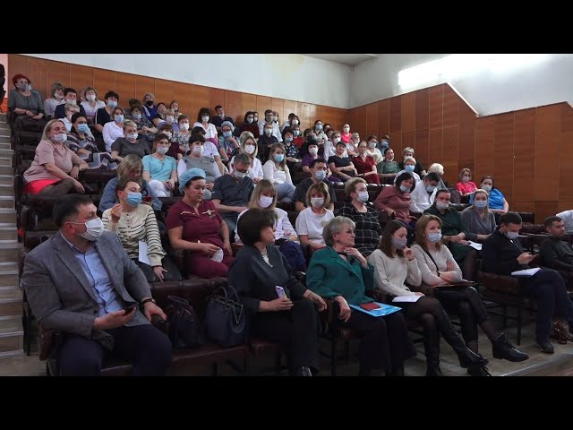 Представители регионального минздрава встретились с коллективом Ангарского перинатального центра