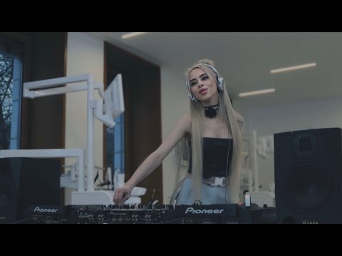 Bella Kri - Live 4K @ Lounge Dental (Düsseldorf, Germany) [Melodic Techno & Progressive House Mix]