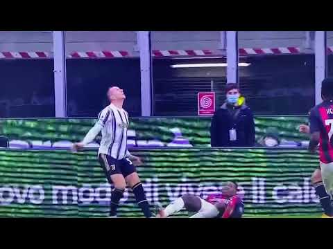 Milan vs. Juve Rafael Leao falls like he got Shot  No Penalty
