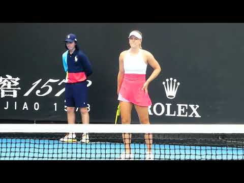 Dalma Gálfi - tough day on court