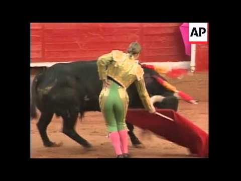 MEXICO: SPANISH FEMALE BULLFIGHTER SANCHEZ DRAWS A CAPACITY CROWD